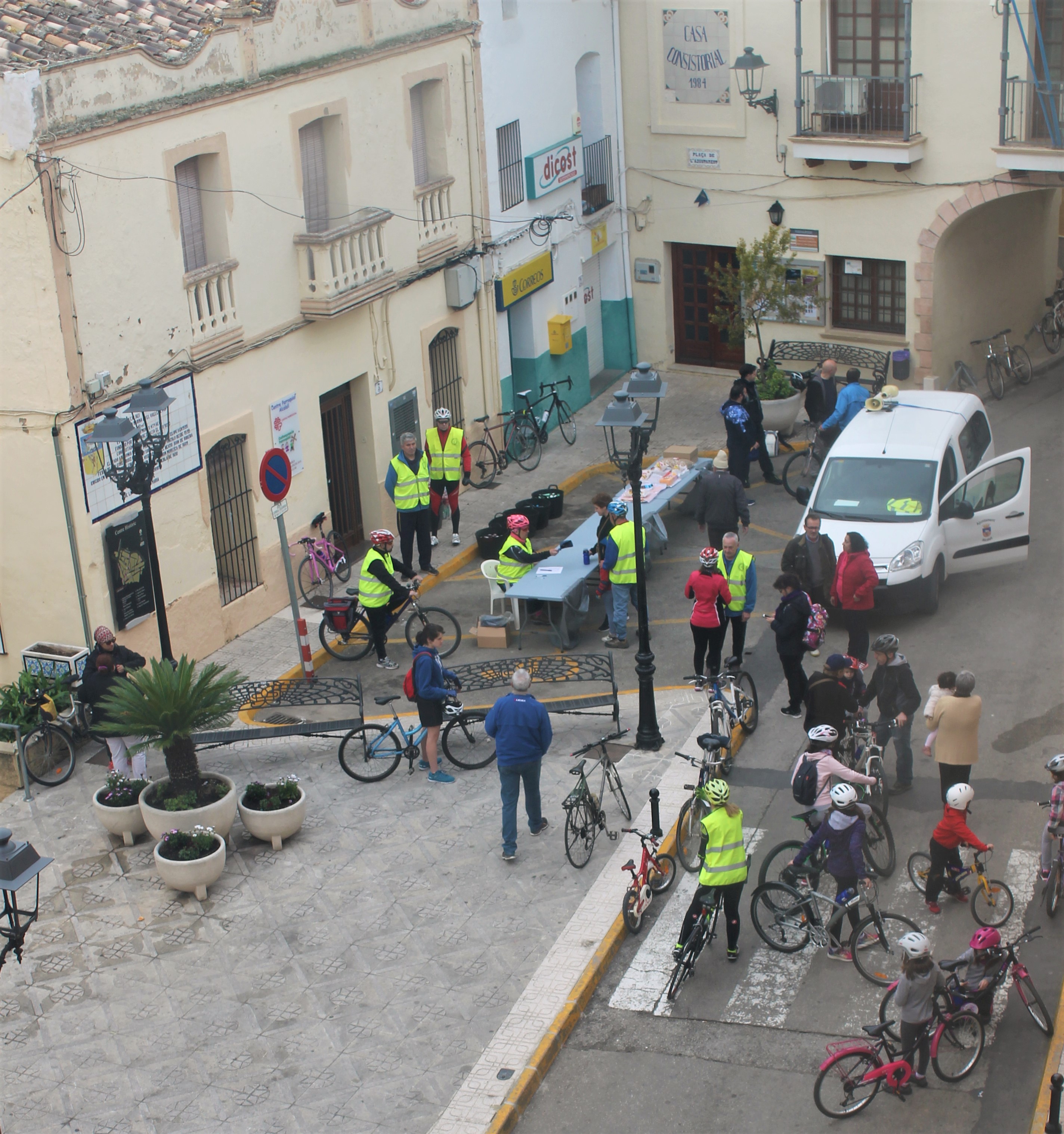 Ruta bici almendros en flor Alcalalí