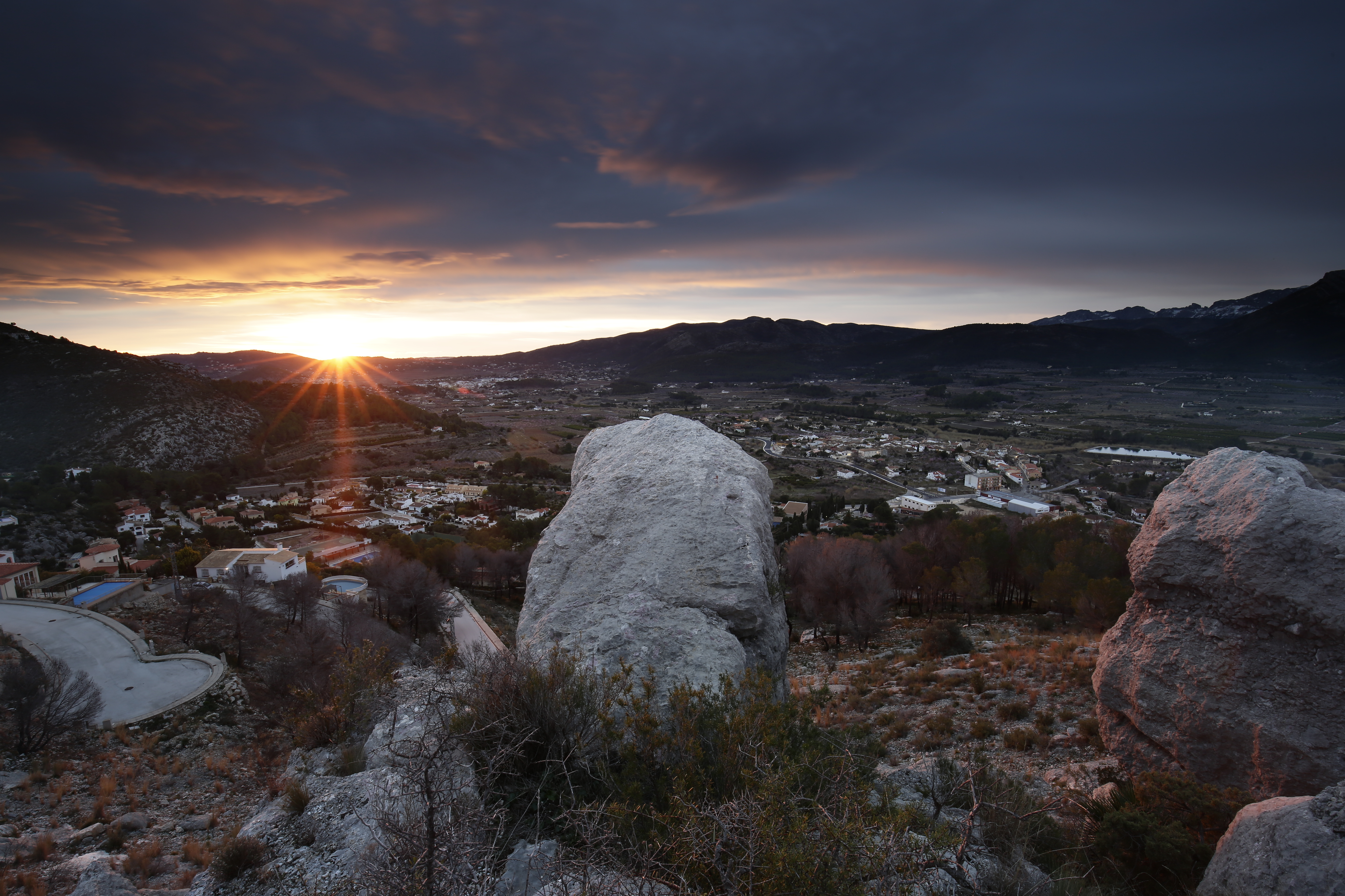 III Maratón Fotográfica Alcalalí en flor – Autor Pedro José Benlloch Nieto – Salida del sol