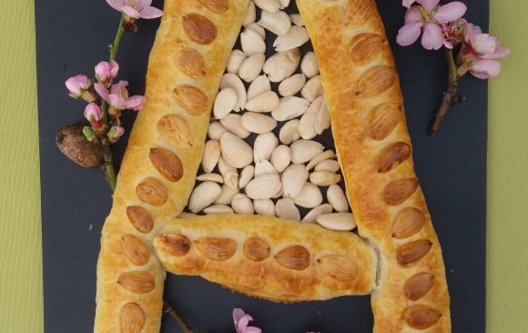 Receta de hojaldre con relleno de mazapán.