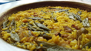 Paella Valenciana de pollo y conejo